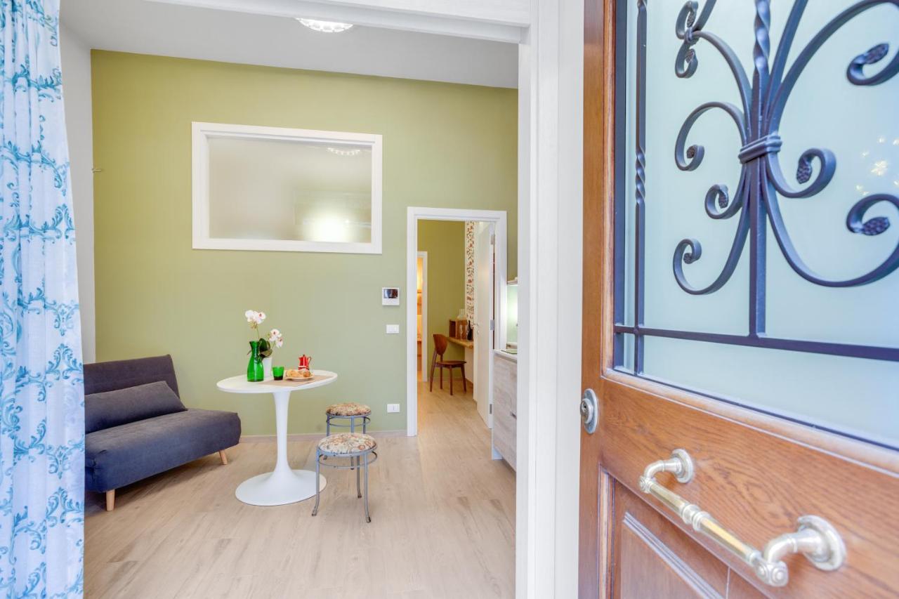 Madame Bari' Suite Apt In The Heart Of Bari Esterno foto