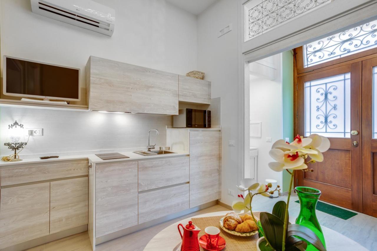 Madame Bari' Suite Apt In The Heart Of Bari Esterno foto